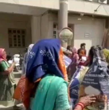 રાજકોટ પૂર્વ: પોતાની વિવિધ માગણીઓને લઈને કામદાર દ્વારા મ્યુનિ. કચેરી સુધી રેલી યોજવામાં આવી