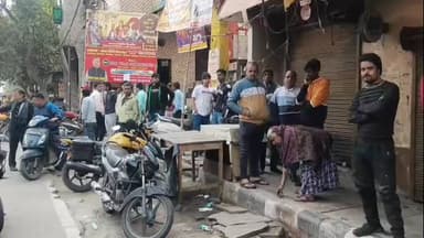 शाहदरा: त्रिलोकपुरी: मोबाइल चार्ज से मना करने पर युवक की चाकू मारकर हत्या, बचाने वाला भी घायल