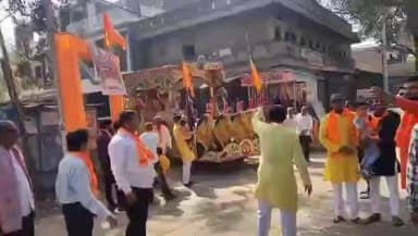 कसरावद: निमरानी में भव्य कलश यात्रा के साथ 9 दिवसीय संगीतमय श्रीराम कथा का शुभारंभ, बालिकाओं ने सिर पर कलश धारण कर निकाली यात्रा