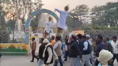 बसंतपुर: पप्पू यादव के समर्थन में कांग्रेसी कार्यकर्ताओं ने किया प्रदर्शन, सीएम नीतीश कुमार और सम्राट चौधरी का पुतला फूंका