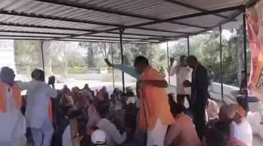 झौथरी: चौरासी विधानसभा क्षेत्र में विराट हिन्दू सम्मेलन, भक्ति-भजन से गूंजा गांव पाडली गुजरेश्वर मंडल