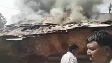 જાંબુઘોડા: જાંબુઘોડાના ભાણપુરામાં ગામે બે મકાનોમાં ભીષણ આગ લાગતા લાખોનું નુકસાન