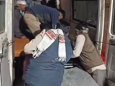 शुजालपुर: ग्राम कमलिया बायपास रोड पर बाइक की टक्कर से चार लोग घायल