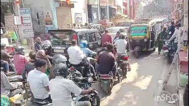 लखीसराय: पुरानी बाजार मुख्य मार्ग शहीद द्वार के समीप लगा भीषण जाम।