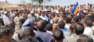 बरडीहा: शिक्षक के निधन पर विधायक ने पहुंचकर श्रद्धांजलि अर्पित की