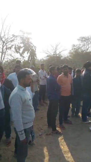 दवा लेकर लौट रहे दंपति को ट्रेलर ने रौ*दा, मौ*त
#MAU #maunews #maupolice