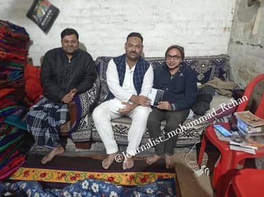 ईमानदारी आज भी ज़िंदा है: असलम भाई टाटा ने लौटाया कीमती मोबाइल, समाज के लिए बने मिसाल
मऊ।
आज के समय में जब रास्ते में ग...