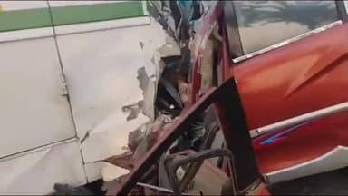 पारू: लालू छपरा: विधायक मोर के पास कार और बस की टक्कर में दो लोगों की दर्दनाक मौत