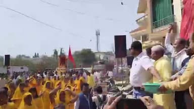 सोहागपुर: सोहागपुर पहुंचे जगतगुरु शंकराचार्य सदानंद सरस्वती महाराज, नागरिकों ने पुष्प वर्षा से किया स्वागत