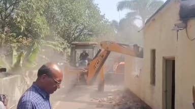 चास: जयंत सिंह हत्याकांड: आरोपी विनोद खोपड़ी का सेक्टर 6 स्थित अवैध ऑफिस ध्वस्त, तनावपूर्ण स्थिति