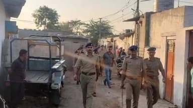 ગાંધીધામ: એ ડિવિઝન પોલીસ દ્વારા એ ડિવિઝન વિસ્તારમાં ગુનાહીત પ્રવૃત્તિ સાથે સંકળાયેલ ઈસમોને ચેક કરવાની ડ્રાઇવ યોજાઈ