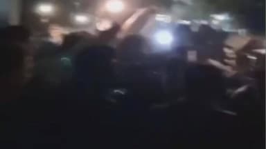 चास: चास की एलएच कॉलोनी में बच्चा चोरी के आरोप में युवक की पिटाई, भीड़ ने पुलिस से भी की हाथापाई