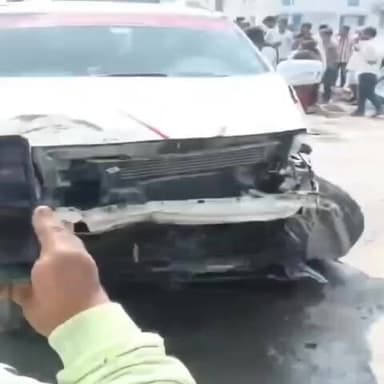 महिदपुर: काजीखेड़ी पेट्रोल पंप के पास दो ट्रैक्टर और एक बोलेरो की टक्कर, ट्रैक्टर के हुए दो टुकड़े