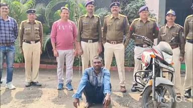 कुक्षी: निसरपुर पुलिस ने एल्युमिनियम के तार चोरी करने वाले फरार आरोपी को किया गिरफ्तार, बाइक ज़ब्त