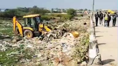 रावतभाटा: गंदगी से राहत की शुरुआत: रावतभाटा की चामला पुलिया पर चला सफाई अभियान, छात्राओं के लिए ई-रिक्शा बना सहारा