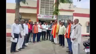 आष्टी: आष्टी तालुक्यातील शेतकऱ्यांची सिंगल फेज वीजपुरवठ्याची मागणी; शिवसेनेच्या नेतृत्वात दिले निवेदन