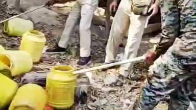 चाकुलिया: पुलिस की बड़ी कार्रवाई: धोबाशोल और केंदाडांगरी गांव में अवैध शराब भट्ठियां ध्वस्त