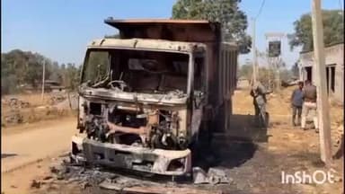 मनोहरपुर: मनोहरपुर-आनंदपुर थाना क्षेत्र के रोबोकेरा में अज्ञात अपराधियों ने सड़क निर्माण में लगे हाईवा में लगाई आग