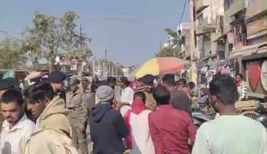 तारापुर: तारापुर शहीद स्मारक के पास एएसपी संकेत कुमार के नेतृत्व में कार्रवाई, बालू-गिट्टी लदे ट्रैक्टर-हाईवे जब्त