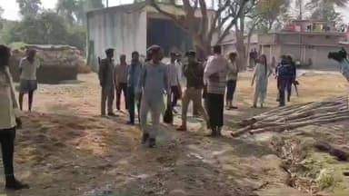 तारापुर: लखनपुर में पंचायत सरकार भवन निर्माण के लिए जमीन का सीमांकन, विरोध के बीच प्रशासन ने कराई पैमाइश