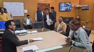 हनुमानगढ़: चूना फाटक आरयूबी निर्माण पर पुनर्विचार की मांग, अधिवक्ताओं ने जिला कलक्टर को सौंपा ज्ञापन