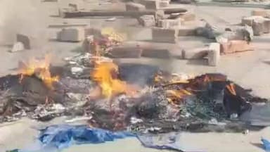 मुशहरी: अतिक्रमण हटाने गई टीम का लोगों ने किया विरोध, गुस्साए ग्रामीणों ने सड़क जाम कर आगजनी की