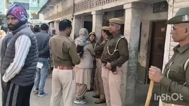 दौसा: दौसा के पुराना सिनेमा के पास स्थित मकान को कोर्ट के आदेश से खाली कराकर सुपुर्द किया गया