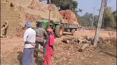 ಸೋಮವಾರಪೇಟೆ: ಕೊಡ್ಲಿಪೇಟೆಯಲ್ಲಿ ಪರವಾನಗಿ ಇಲ್ಲದ ಇಟ್ಟಿಗೆ ಕಾರ್ಖಾನೆ ಅಧಿಕಾರಿಗಳಿಂದ ದಾಳಿ