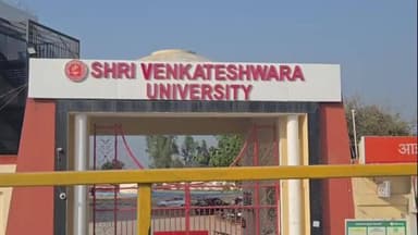 अमरोहा: अमरोहा में वेंकटेश्वरा यूनिवर्सिटी पर छात्रों ने लगाया फर्जी डिग्री देने का आरोप, प्रतिकुलाधिपति बोले- आरोप निराधार