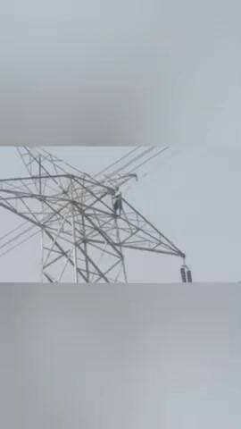 खंडवा नगर: ज़मीन विवाद: युवक हाई टेंशन टावर पर चढ़ा, पूर्व विधायक पर लगाया आरोप