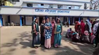 मंडला: बम्हनी बंजर वार्ड 06 में बिना अनुमति लगाए बिजली के पोल, वार्डवासियों ने कलेक्टर को सौंपा आवेदन