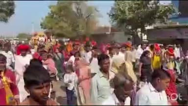 सिरोही: मंडवारिया में श्री दाता सादुर्लसिंह जी मंदिर प्राण प्रतिष्ठा महोत्सव का शुभारंभ, धूमधाम से कलश यात्रा व विशाल शोभायात्रा