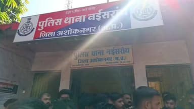 नईसराय: सोशल मीडिया पर कट्टा लहराकर फोटो अपलोड करने वाले आरोपी के खिलाफ पुलिस ने मामला दर्ज कर किया तलब