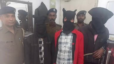 परबत्ता: पसराहा थाना पुलिस की बड़ी कार्रवाई में लूट के मोबाईल के साथ तीन अभियुक्त धराया