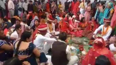 जांजगीर: मुख्यमंत्री कन्या विवाह योजना के तहत जांजगीर-चांपा में 141 जोड़ों का सामूहिक विवाह, मुख्यमंत्री विष्णुदेव साय ने आशीर्वाद दिया