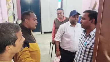 मोहनिया: पशु चिकित्सालय में दवाओं का संकट, पैसे लेकर दवा सुई देने का आरोप, स्टाफ और पशुपालकों के बीच तीखी बहस