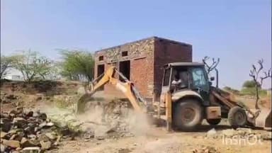 करेड़ा: रामपुरिया गांव में खेल मैदान पर हो रहे अतिक्रमण पर प्रशासन का चला पीला पंजा, एहतियातन भारी पुलिस बल रहा तैनात