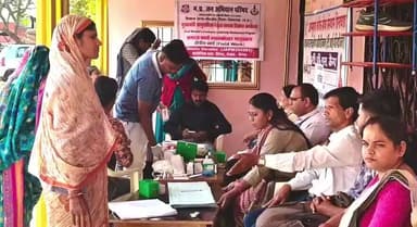 मोहखेड़: सरोरा में सीएमसीएलडीपी छात्रों ने नि:शुल्क स्वास्थ्य शिविर में दी सहभागिता, ग्रामीणों को बताए स्वास्थ्य उपाय
