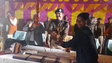 नौतन: सिवान ने बरौनी को हराकर शील्ड पर किया कब्ज़ा, दक्षिण तेल्हुआ में महिला फुटबॉल मैच में दिखा रोमांच