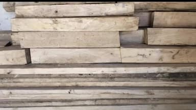 बानो: बानो मनोहरपुर पथ पर वन विभाग की टीम ने लकड़ी लदे टाटा मैजिक और ट्रैक्टर को किया जब्त