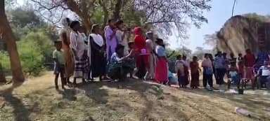 चक्रधरपुर: गोपीनाथपुर पंचायत के जेनासाईं गांव में मुखिया सेलाय मुंडा ने किया बिजली ट्रांसफार्मर का उद्घाटन