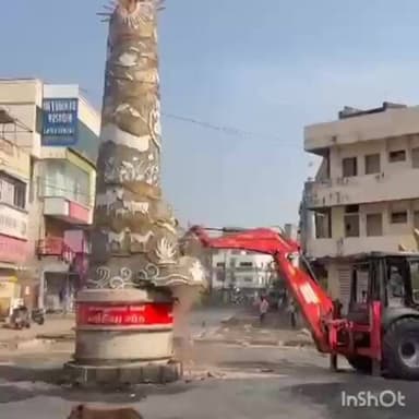 આણંદ: લક્ષ્મી ચાર રસ્તા થી એન. એસ. સર્કલ જવાના માર્ગ ઉપર આવેલ સર્કલ તંત્ર દ્વારા દૂર કરવામાં આવ્યો