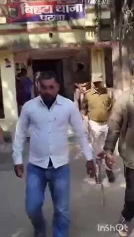 बिहटा: चीनी मिल व मोदही गांव में पुलिस ने छापेमारी कर शराब बेचने के मामले में दो अभियुक्तों को किया गिरफ्तार