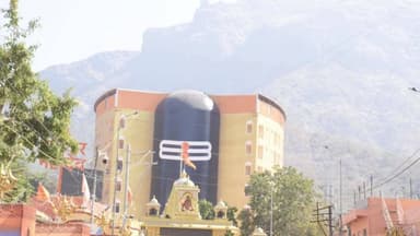 જૂનાગઢ: મેળો કરવા આવતા યાત્રાળુઓને ભોજનનું આહવાન કરતા સંતો