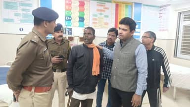 रायसेन: कलेक्टर अरुण विश्वकर्मा ने जिला अस्पताल में सड़क दुर्घटना में घायल लोगों के उपचार की जानकारी ली