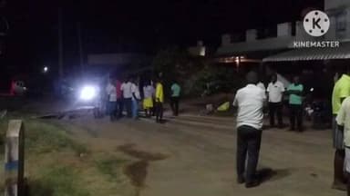 மண்மங்கலம்: முனியப்பனூரில் முன்னாள் அமைச்சரை சிறைபிடித்த மாட்டு வண்டி உரிமையாளர்கள் பொதுமக்கள்