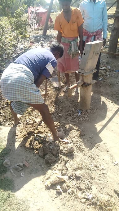 गोविंदपुर जसीडीह देवघर झारखंड
कोई मुखियाकोई वर्ड सरपंच कोई चापाकल को ठीक नहीं कर रहा है हम लोग खुद ग्रामीण हम बहुत