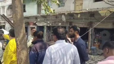 ইংরেজবাজার: পৌরসভা দাঁড়িয়ে থেকে দোকান ভেঙেছে প্রমাণ করতে পারলে আমরা পদত্যাগ করব বুলডোজার কান্ড নিয়ে জানালেন EBM র চেয়ারম্যান