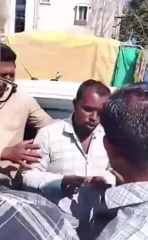 కామారెడ్డి: కామారెడ్డి 8వ వార్డులో నకిలీ ఓటర్ పట్టివేత, రీపోలింగ్ నిర్వహించాలని డిమాండ్ చేసిన బిఆర్ఎస్ నాయకులు