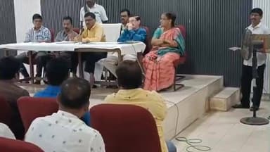 శ్రీకాకుళం: కార్పొరేషన్ సిబ్బందికి దిశానిర్దేశం చేసిన కొత్త శ్రీకాకుళం మున్సిపల్ కమిషనర్హనుమంతు కూర్మారావు